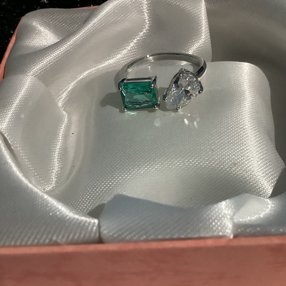 💋Adjustable Sterling Silver Open  Cz Diamond & Emerald Ring - Picture 14 of 17